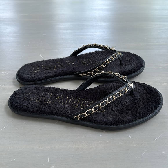 Women’s CHANEL Black Lambskin Gold Chain Flip Flop Sandals 38 - Picture 3 of 7